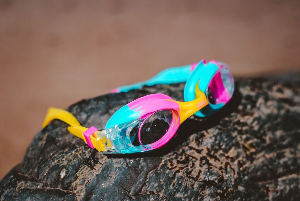 Do surfers wear goggles?